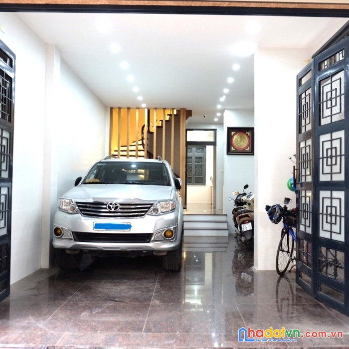 Bán gấp nhà phân lô vip xuân la, dt 80m x 5t, lô góc, ô tô vào nhà, giá rẻ.