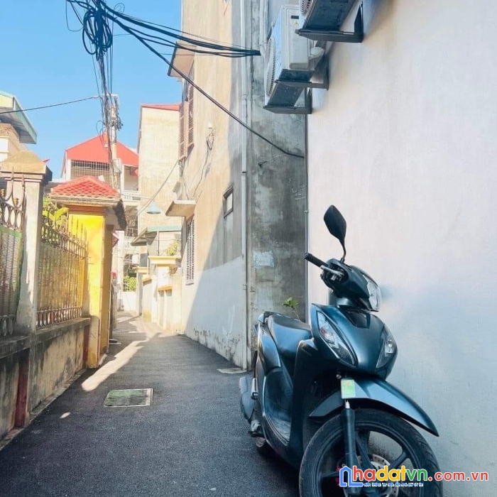 Lô góc,mới cứng,2 mặt ngõ thoáng 38m,4 tầng,văn phú hà đông