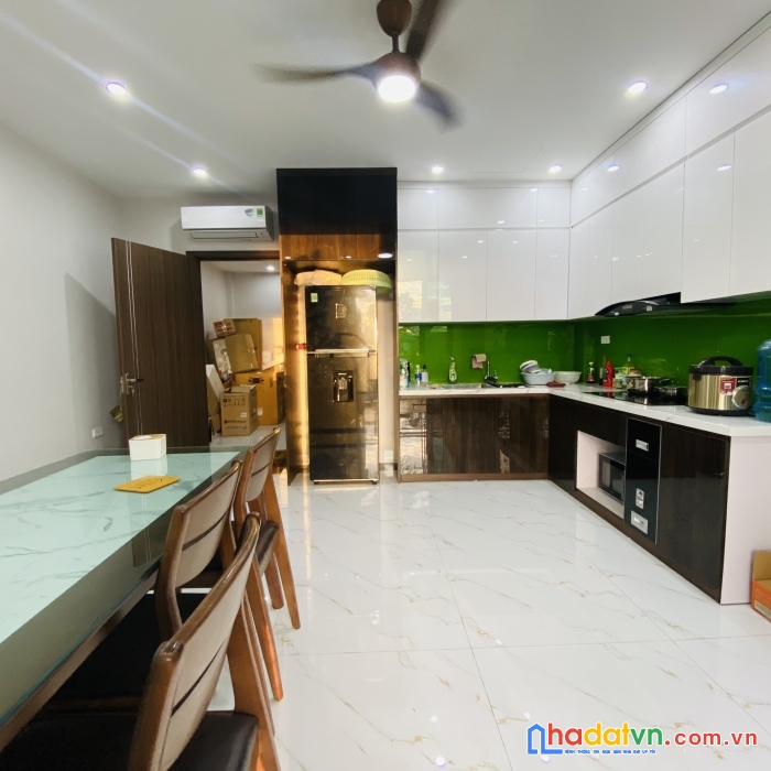 Bán nhà phố 8/3 , hai bà trưng, 58m2, 5 tầng, mặt tiền 5m, nhà đẹp ở luôn, 0962195211