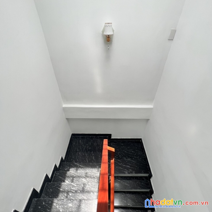 Bán gấp mặt tiền vip nơ trang long bình thạnh-3 tầng btct mới- vỉa hè 4 m -khinh doang siêu