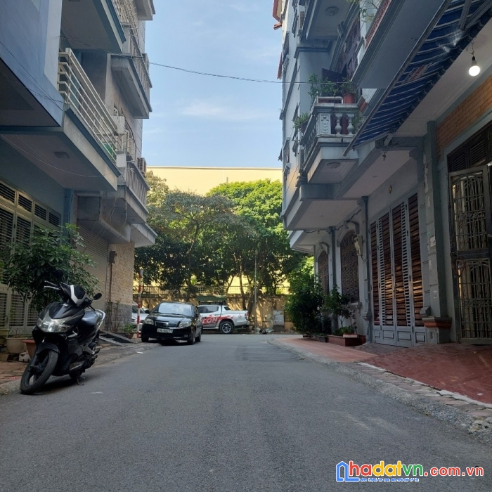 Bán nhà phân lô phố trần quốc hoàn, ô tô tránh, 55m, 5 tầng, 6 ngủ.