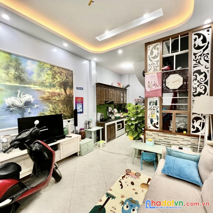 Chính chủ bán nhà lĩnh nam, hoàng mai, hà nội 5 tầng sạch đẹp chỉ 3.28 tỷ ô tô đỗ cổng
