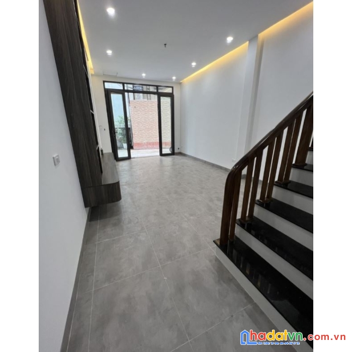 Bán gấp nhà phố gia quất, 45m x 5t, mt 4.5m, ô tô, nhà đẹp ở ngay giá 4.5 tỷ