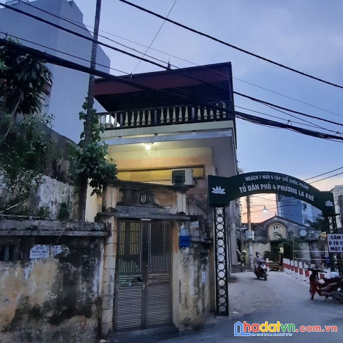 Bán nhà 2 tầng cũ, 70 m2 , mt 4m, lô góc 3 mặt thoáng, siêu kinh doanh ô tô vào tận nhà, giá 8,3 tỷ
