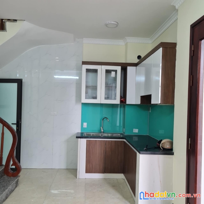 Siêu rẻ! 2.8 tỷ có nhà mới 35m2*5t phúc lợi, long biên ngõ thông, ô tô đỗ gần cửa