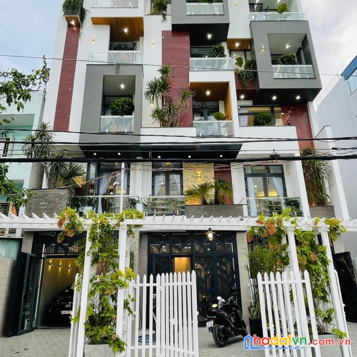 Siêu phố mặt tiền đường kế bên siêu thị emart2 phan huy ích