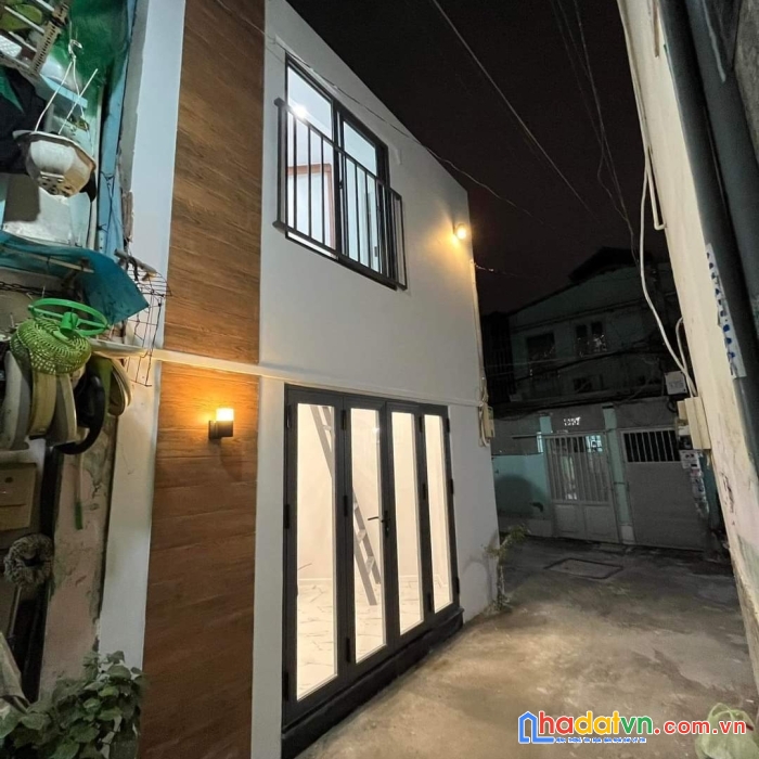 Nhà đẹp như ngọc trinh.nhỏ nhỏ xinh xinh. 21m2 sv đh matrketing đi bộ lên đến trường. tân