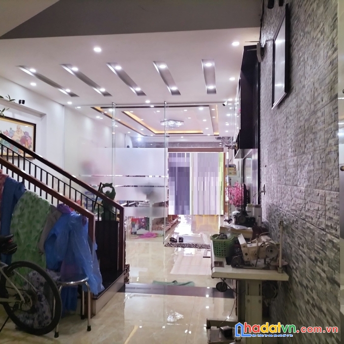 Nhà đối diện bến xe, nam trân, 120m2, 3 tầng, đẹp, kinh doanh