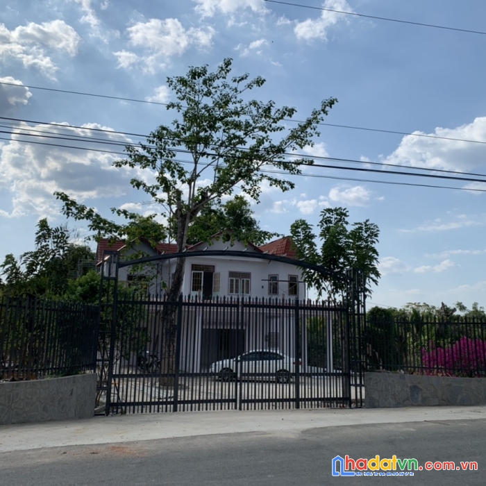 Bán nhà vườn xã thanh sơn ,huyện định quán,đồng nai,tổng diện tích 3,5 ha, có nhà biệt thự 1 lầu