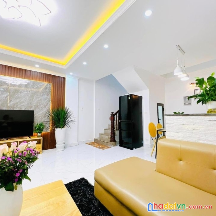 Bán nhà phú diễn, 4 tầng x 60m2, đường rộng, ô tô đỗ, 3.95 tỷ.