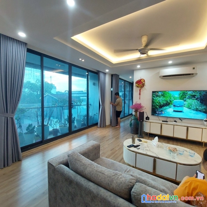 Tòa nhà văn phòng mặt đội cấn ba đình dt 156m 5t 18mmt vỉa hè kinh doanh thang máy 37 tỷ lh