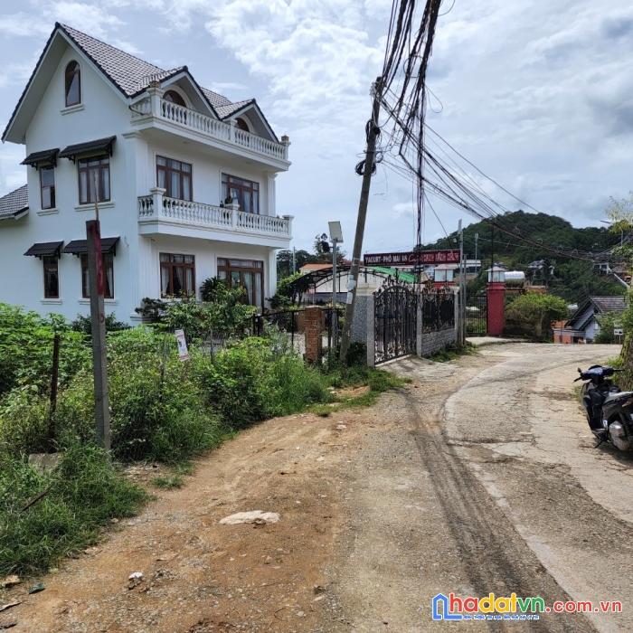 Bán gấp đất rộng view thoáng thích hợp xây homestay đường khe sanh 648m2 giá 18 tỷ