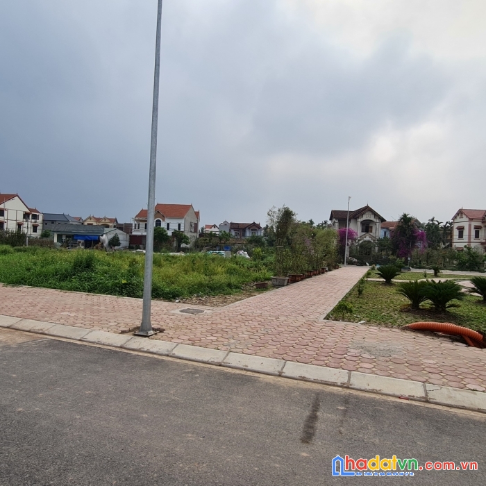 Cần tiền bán gấp lô đất hòn rớ 2, lô góc đẹp nhất, giá chỉ nhỉnh 33 triệu/m2