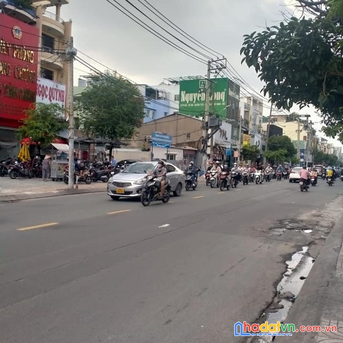 Bán nhà tân bình, sát cv lê thị riêng, hẻm xe hơi, 52m2, giá chỉ 7.1 tỷ.