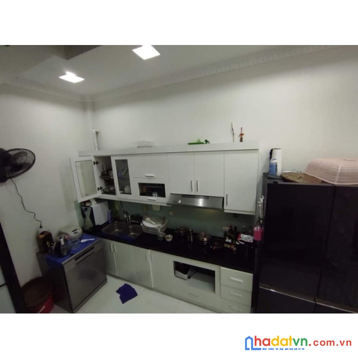 Bán nhà trung tâm phường phúc đồng quân long biên full đồ 4 tầng oto đỗ cổng chỉ hơn 2 tỷ