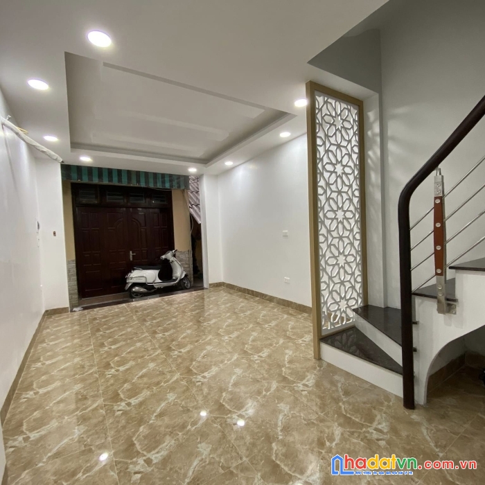 Nhà mới ở ngay phố quan nhân 25m - 5 tầng . giá: 3.25 tỷ.