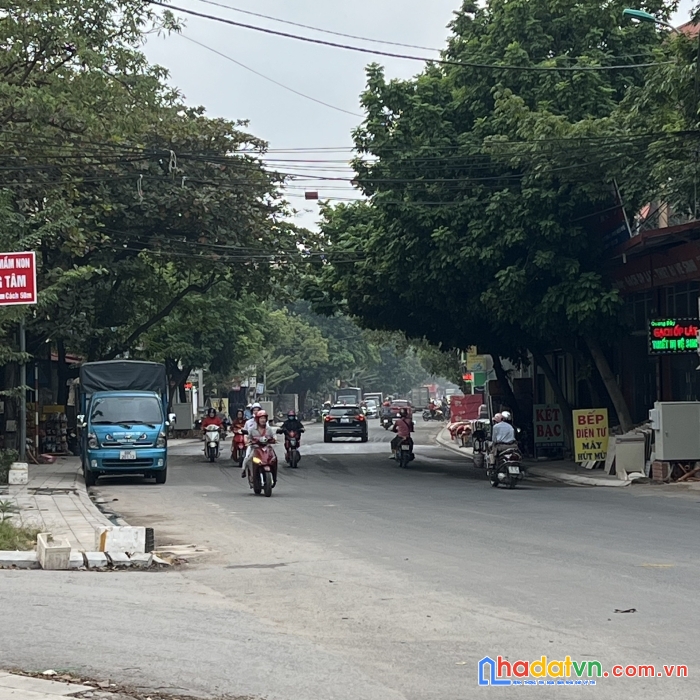 Cần bán gấp nhà+đất 1 phút ra chợ đồng tâm(đình đông đạo) nơi mua bán rẻ nhất tp vĩnh yên vp bạt