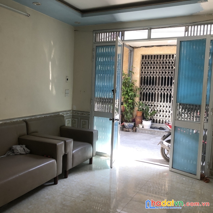 Bán nhà ngõ 166 chùa hàng ngõ rộng 3.5m  2 tầng nhà đẹp chỉ dọn về ở.