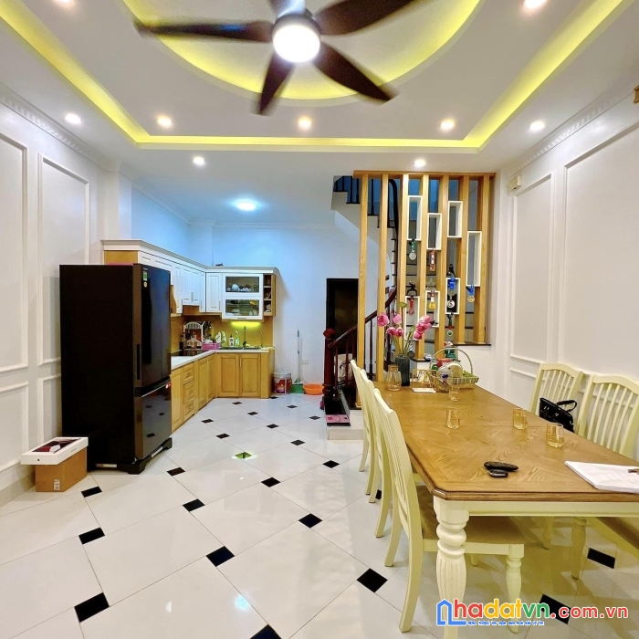 Nhà đẹp 3 thoáng, vài bước ra hồ điều hòa, hoàng quốc việt- cầu giấy 50m, giá chỉ 6,5 tỷ