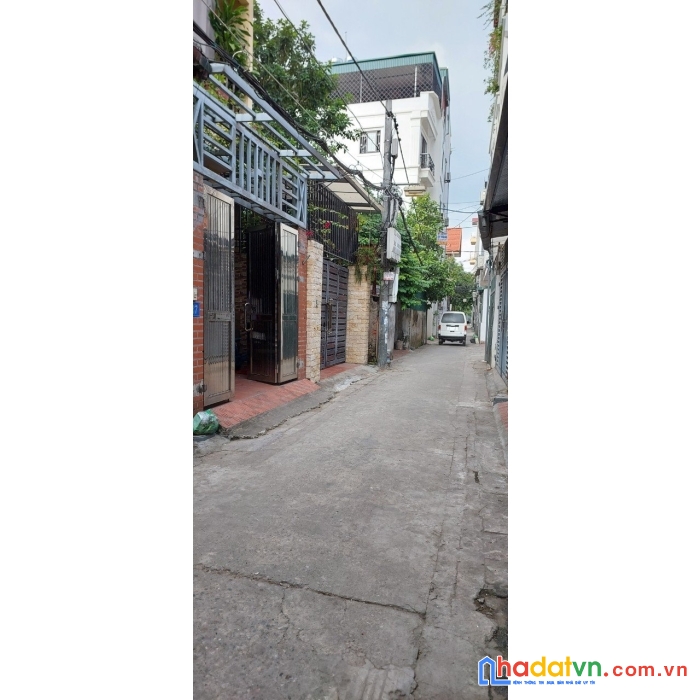 Bán đất tặng nhà ngọc thụy, ngõ thông rộng, ô tô đỗ cửa, gần phố, giá chỉ nhỉnh 3 tỷ