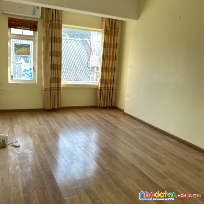 Phố hoàng quốc việt, kd, vp, 3 thoáng, 7 chỗ đỗ cửa. 57m2, nhỉnh 11 tỷ.