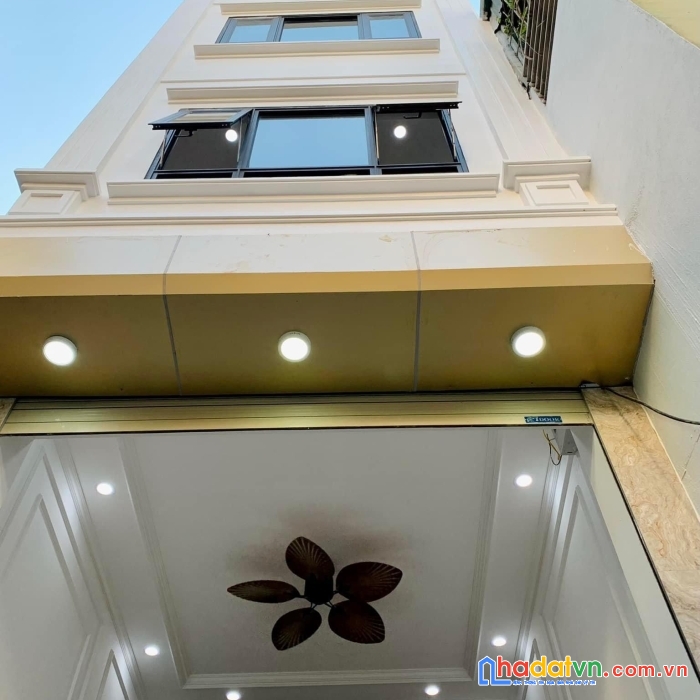 Bán nhà phố cầu giấy-48m2-chỉ 5 tỷ-ba bước ra ô tô-lô góc-dân trí-ngõ cực thoáng