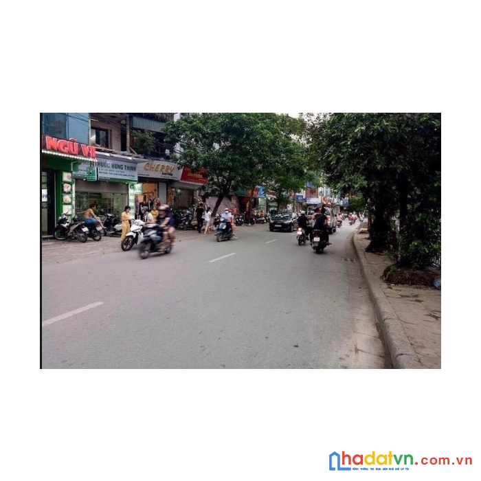 Bán nhà phố trung tâm ba đình  vỉa hè đá bóng - kinh doanh siêu sầm uất .