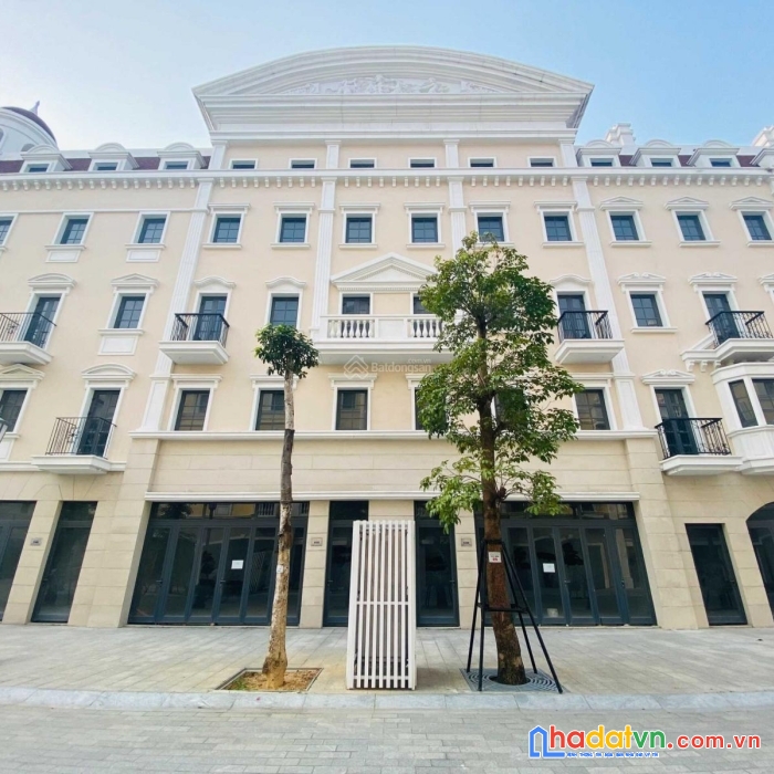 Shophouse 120m2 áp góc cạnh quảng trường lớn carnival miễn phí chuyển nhượng