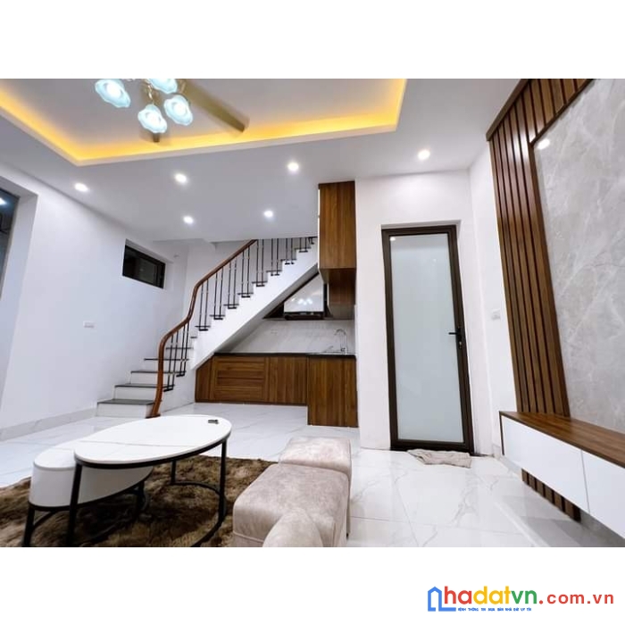 Bán nhà phố định công: 40m2, 5 tầng, mt 4m, kinh doanh, 4 tỷ.