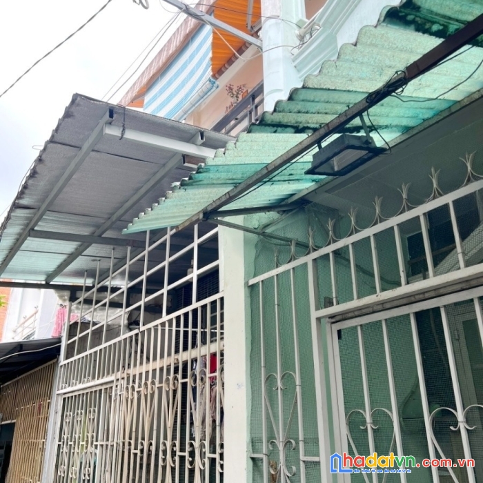 Nhà (3.5x10.5m) 2 mặt hẻm gần phố lẩu đường bình đông p11q8