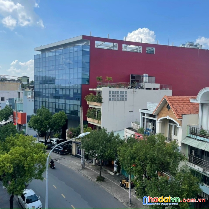 Cho thê mt hoàng hoa tham, kd tự do, xe hơi đậu trong nhà