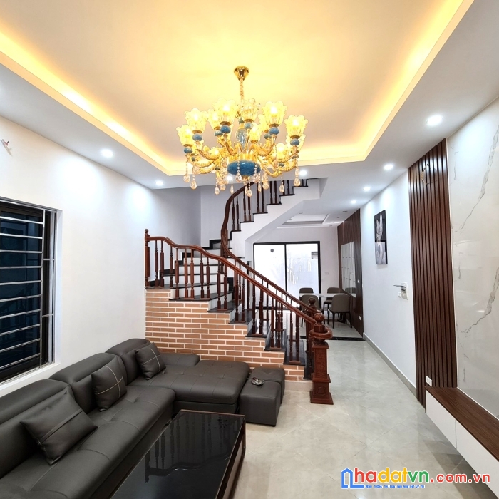 Bán gara ô tô cổ linh-lb, ngõ thông ô tô tải, tặng full nội thất đẹp, 63m2x4.3m