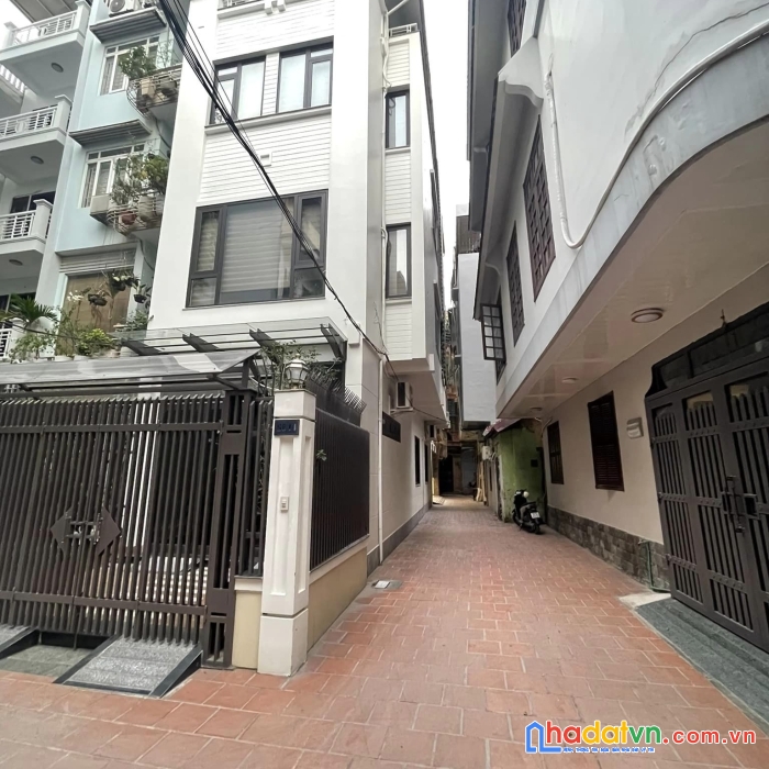 Siêu phẩm đống đa, thiết kế hiện đại, 8 tầng thang máy, ô tô vào nhà view hồ hoàng cầu kd văn phòng