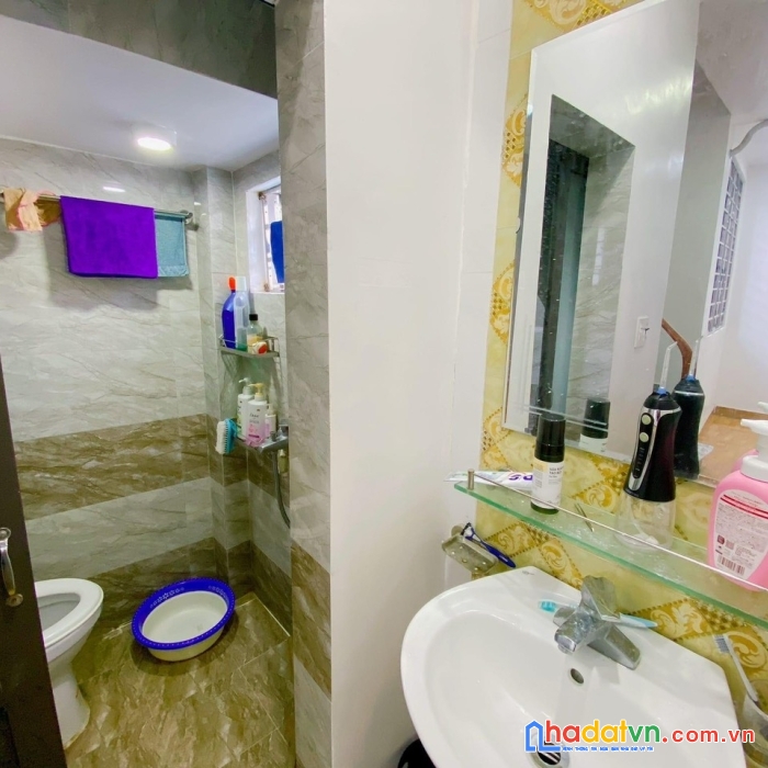 Nhà gốc dân. f0. chủ nhà ở cực kỳ giữ gìn nhà sạch sẽ. giá 1.75 tỉ
bán nhà 3 tầng xây độc lập còn