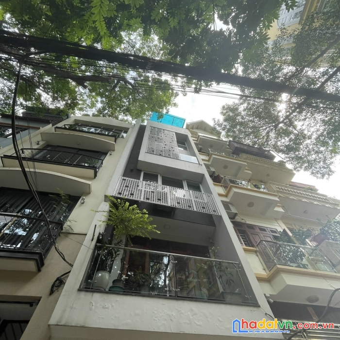 Bán tòa nhà mới lung linh đội cấn, ba đình xây dựng 70m2, mặt tiền 8m, 8 tầng, ô tô , tm, 24.6 tỉ