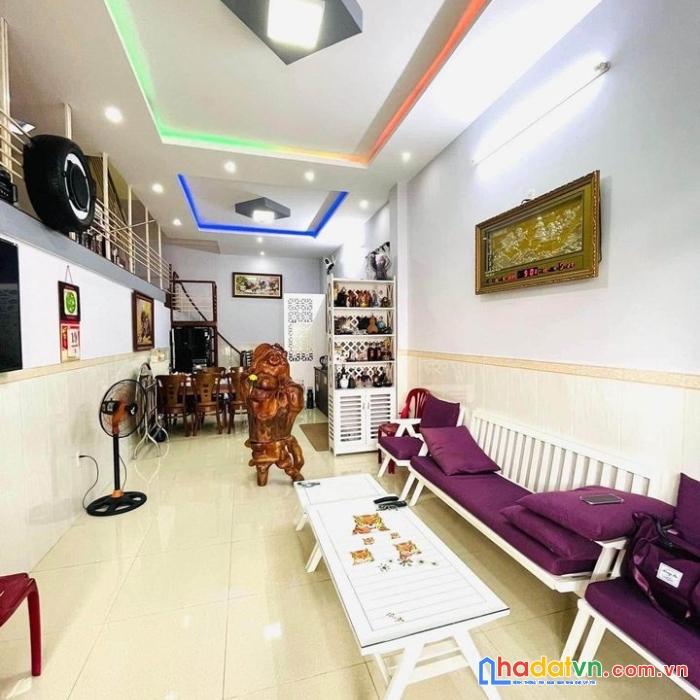 Bán nhà mẹ nhu, 3 tầng đẹp long lanh, tặng nội thất, ô tô, nhỉnh 3 tỷ