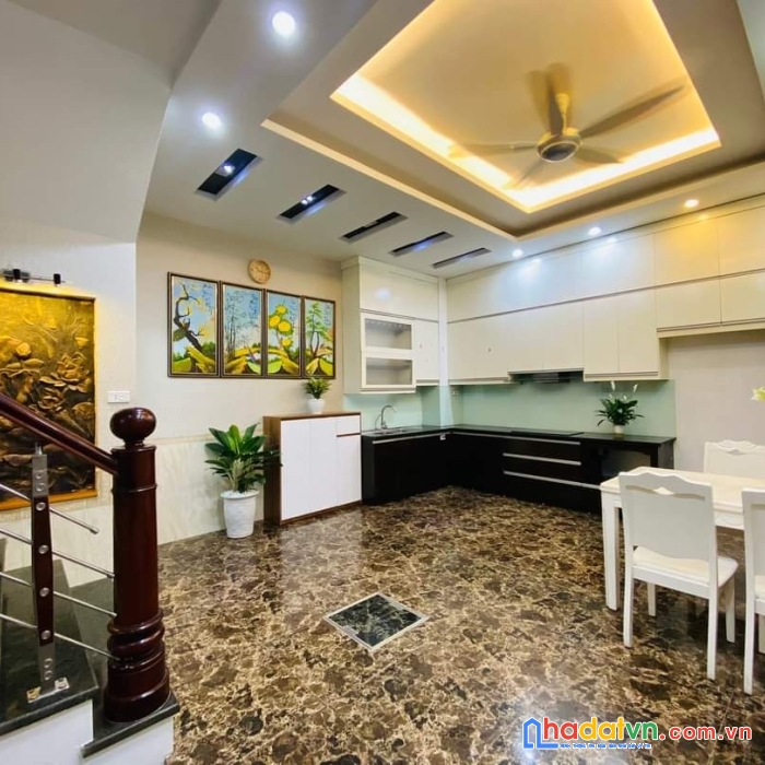 Căn góc, kinh doanh, kim mã 73 m x 5 tầng, mt 4,8 m, giá 9,3 tỷ