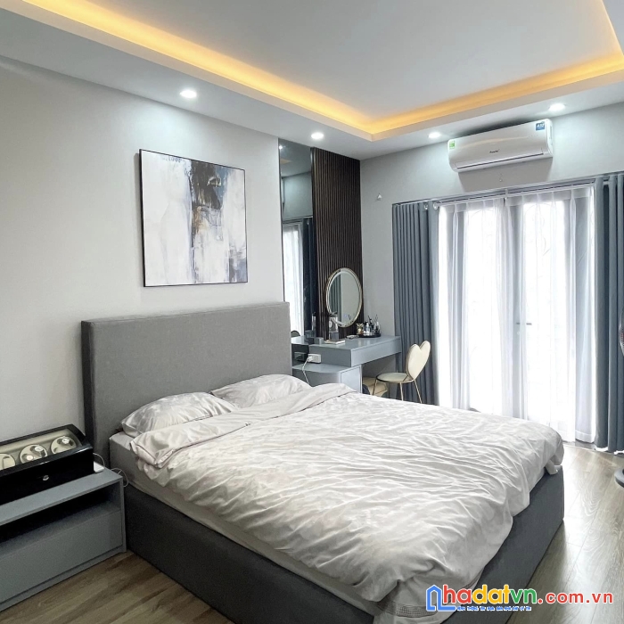 Bán nhà cầu giấy - phân lô - 30m ra ô tô - nhà đẹp ở luôn - 42m2 giá chỉ 5 tỷ