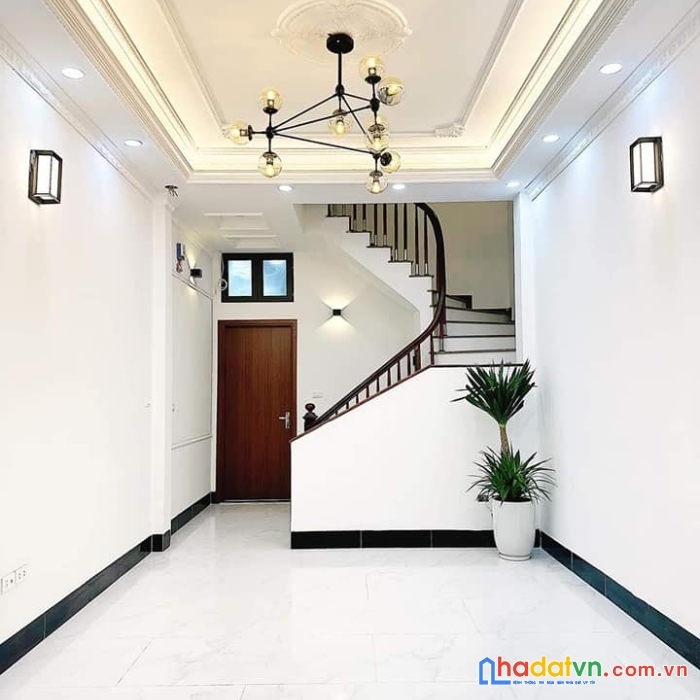 Bán nhà hoàng quốc việt lô góc- gần ô tô- ngõ nông 45m x 4 tầng