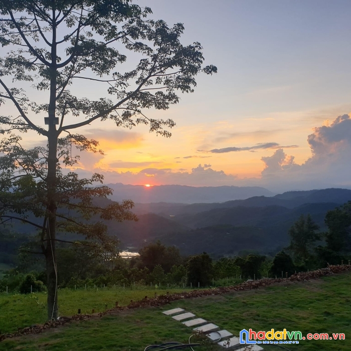 ***bán hơn 1ha ( 11600 m2) nằm gần các dự án nghỉ dưỡng của huyện cao phong cạnh homestay đang