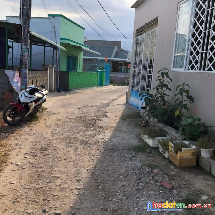 Bán lô đát 160m2 full thổ cư, mặt tiền 9m, nở hậu. đường rộng 6m qh lên đường nhựa 16m