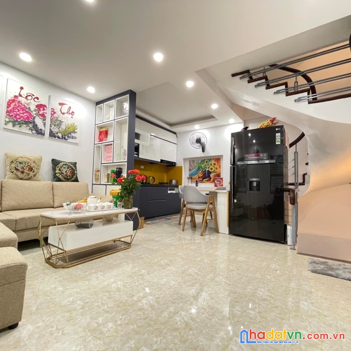 Nhà đẹp trần cung - dân xây 5 tầng - 10m ra oto - 40m ra mặt phố - giá chỉ 4 tỷ