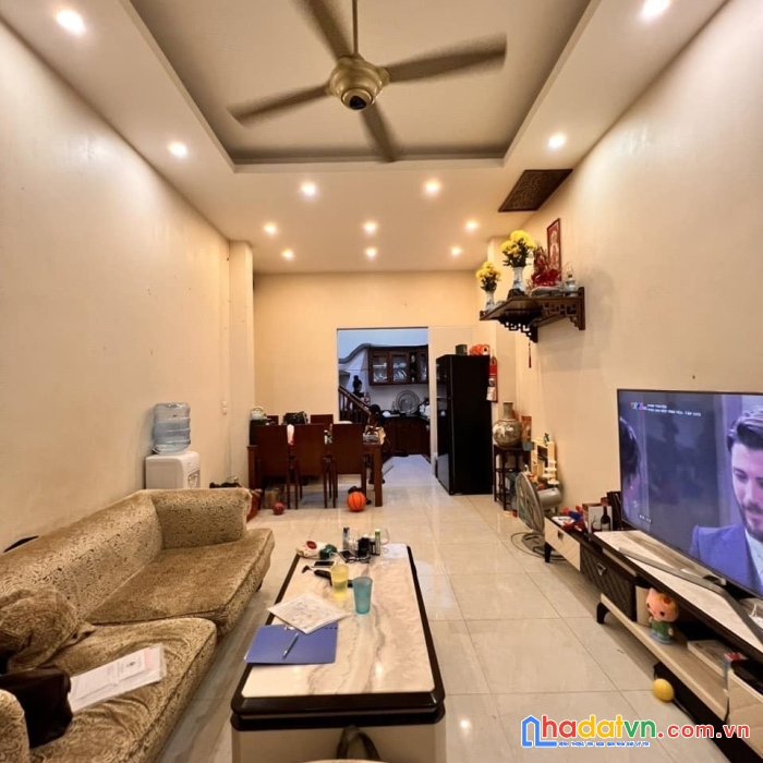 Nhà đẹp ở luôn - lô góc 3 mặt thoáng - gần phố
