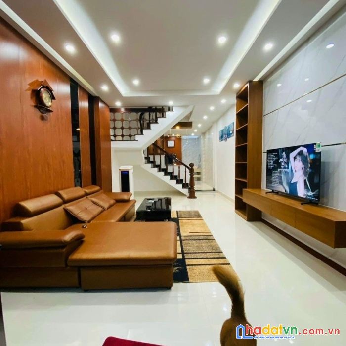 .nhà nguyễn văn linh, kiệt ô tô đậu, 60m2, 3 tầng, 5pn, mới đẹp