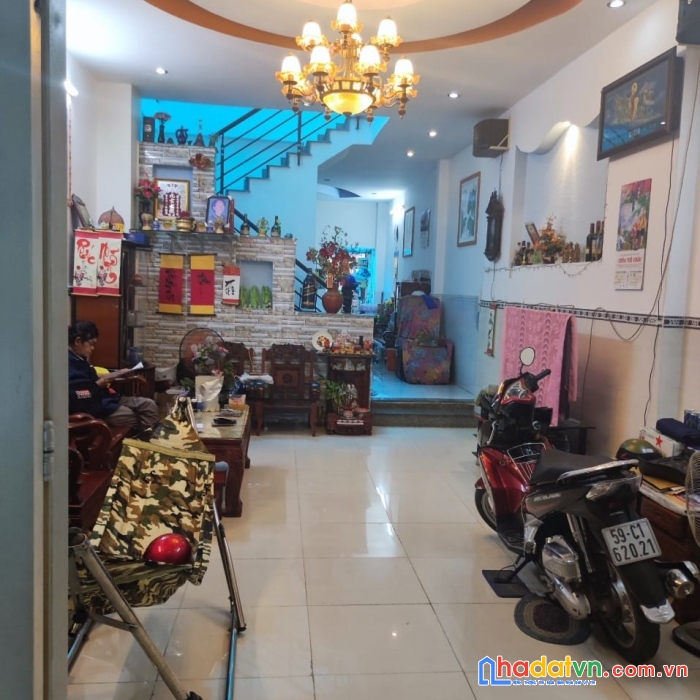 Hơn 100m2 - h7m - xe hơi vào nhà - gần mt nguyễn ảnh thủ q12.