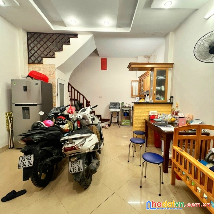 Hơn 3 tỷ nhà trương định – 30m ô tô – 35 m2 x 5t - mt 4m8