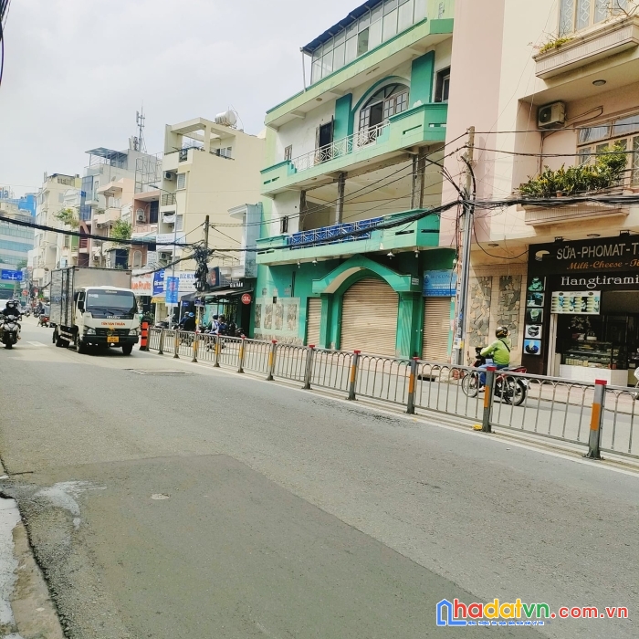 Nhà mt út tịch, ngang 8m, cao 4 tầng, nhỉnh 12 tỷ