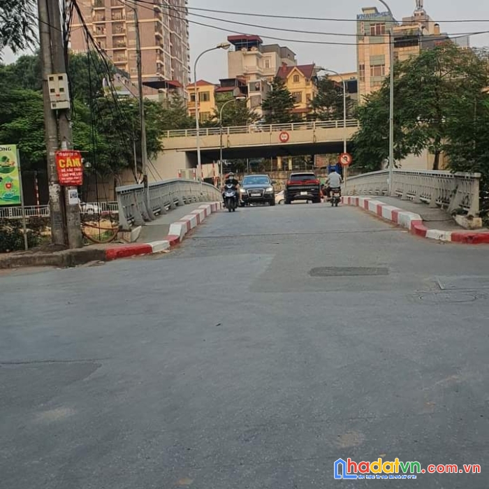 Bán đất nguyễn khánh toàn - cầu giấy, tặng 4 kiot đang cho thuê, 37m2, lô góc, ô tô đỗ cửa, kinh