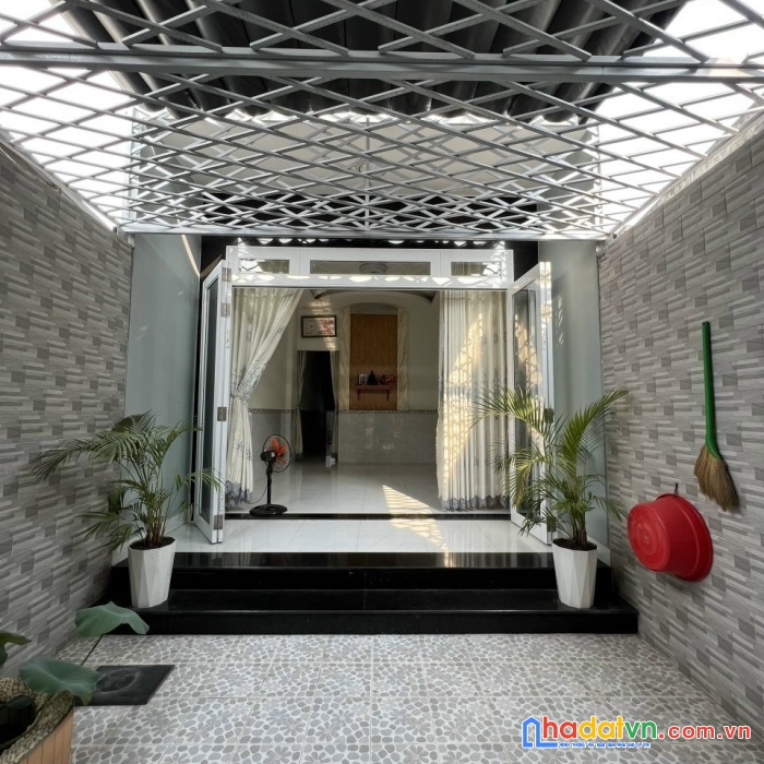 Chủ cần tiền hạ giá 100tr bán gấp nhà sổ riêng full thổ cư