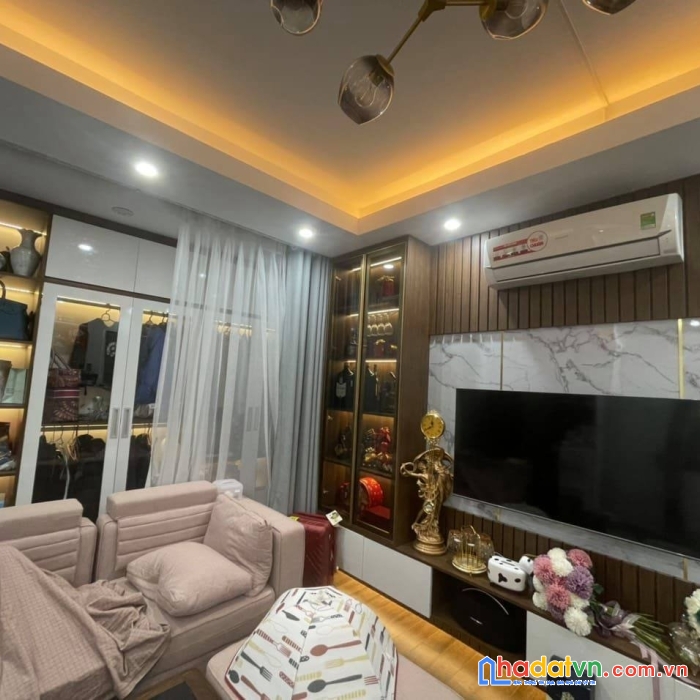 Nhà đẹp đông ngạc,xách vali ở luôn,full nội thất xịn sò,ô tô đỗ cửa ,sổ vuông đét,5 tầng 4 tỷ